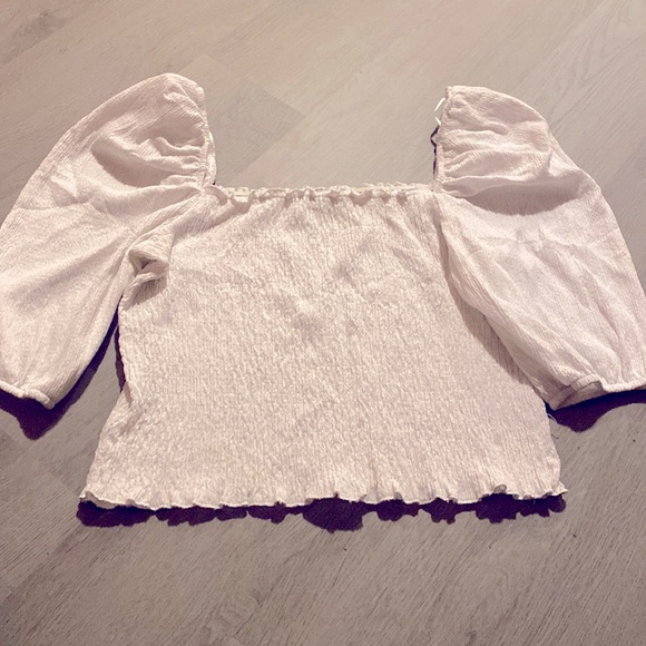 It’s a cute white mid sleeve. - Picture 1 of 1